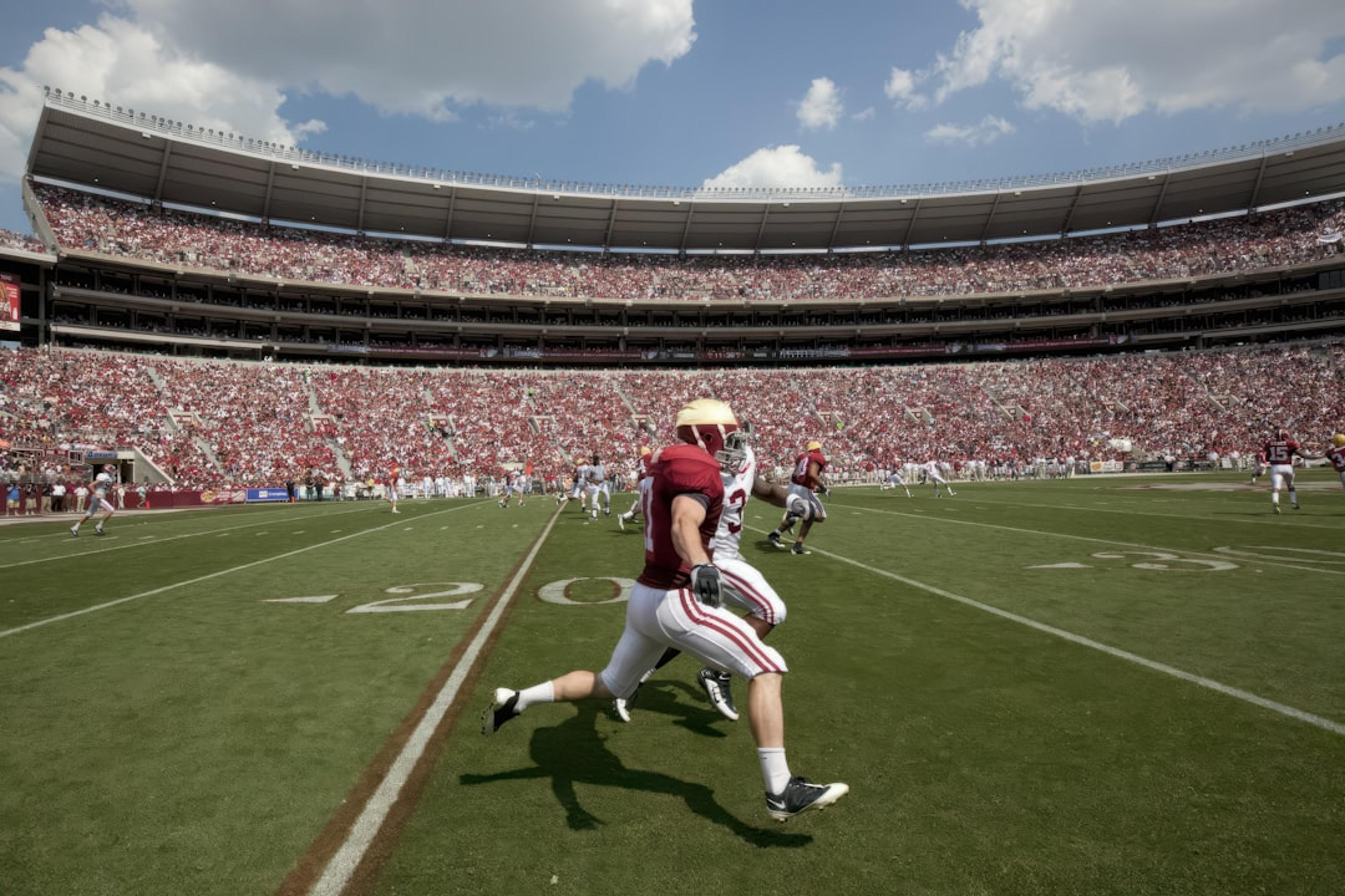 DraftKings Targets Non-Betting States With NFL Prediction Ads
